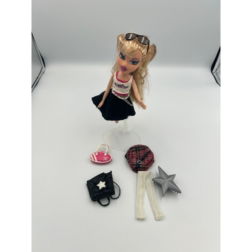 Bratz Flashback Fever Cloe